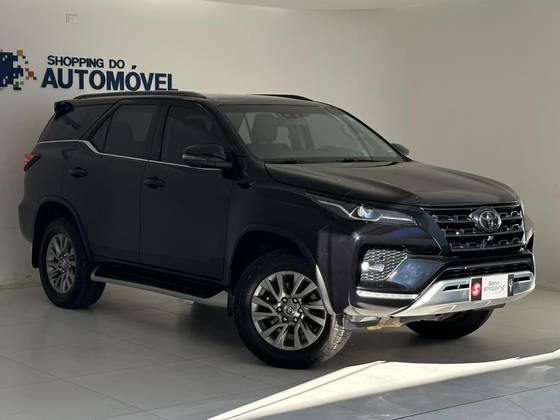 TOYOTA HILUX SW4 2.8 D-4D TURBO DIESEL SRX 4X4 AUTOMÁTICO