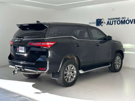 TOYOTA-HILUX SW4-2023