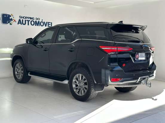 TOYOTA-HILUX SW4-2023