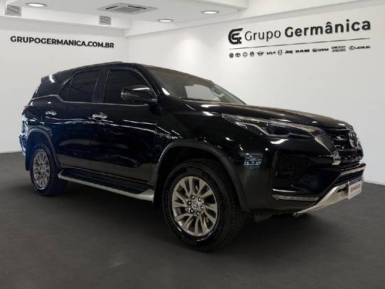 TOYOTA HILUX SW4 2.8 D-4D TURBO DIESEL SRX 7L 4X4 AUTOMÁTICO