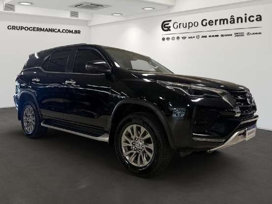 TOYOTA-HILUX SW4-2.8 D-4D TURBO DIESEL SRX 7L 4X4 AUTOMÁTICO TOYOTA-HILUX SW4-2023