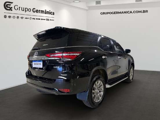 TOYOTA-HILUX SW4-2023