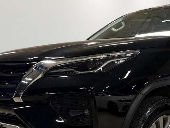 TOYOTA-HILUX SW4-2023