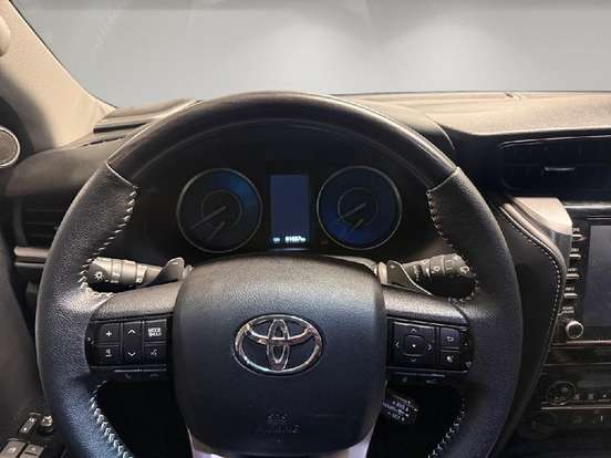 TOYOTA-HILUX SW4-2023