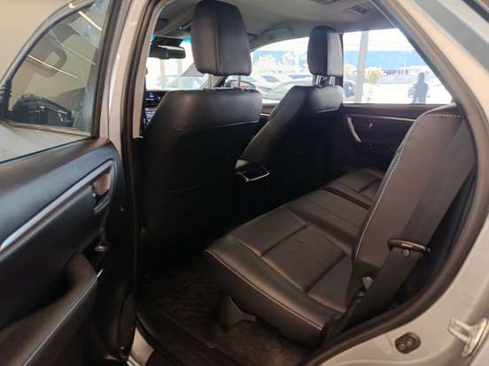 TOYOTA-HILUX SW4-2022