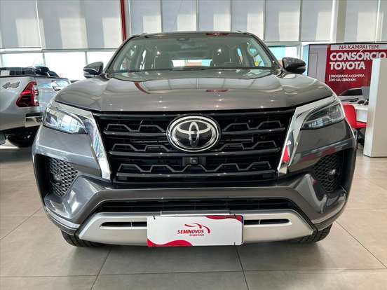 TOYOTA-HILUX SW4-2.8 D-4D TURBO DIESEL SRX 7L 4X4 AUTOMÁTICO TOYOTA-HILUX SW4-2023