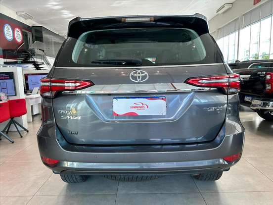 TOYOTA-HILUX SW4-2023
