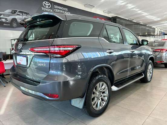 TOYOTA-HILUX SW4-2.8 D-4D TURBO DIESEL SRX 7L 4X4 AUTOMÁTICO TOYOTA-HILUX SW4-2023