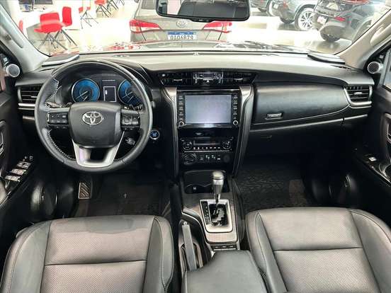 TOYOTA-HILUX SW4-2023
