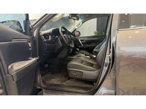 TOYOTA-HILUX SW4-2.8 D-4D TURBO DIESEL SRX 7L 4X4 AUTOMÁTICO TOYOTA-HILUX SW4-2022