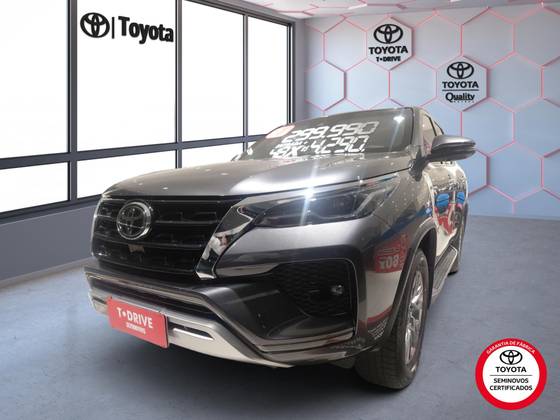 TOYOTA HILUX SW4 2.8 D-4D TURBO DIESEL SRX 7L 4X4 AUTOMÁTICO