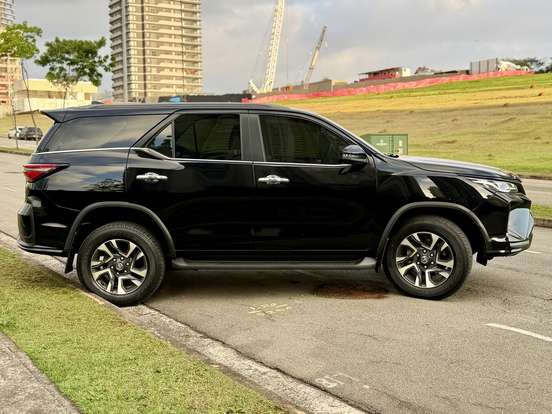 TOYOTA-HILUX SW4-2024