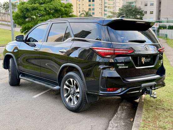 TOYOTA-HILUX SW4-2024