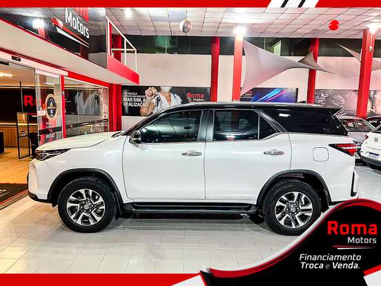 TOYOTA-HILUX SW4-2025