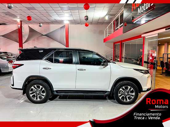 TOYOTA-HILUX SW4-2.8 D-4D TURBO DIESEL SRX PLATINUM 7L 4X4 AUTOMÁTICO TOYOTA-HILUX SW4-2025