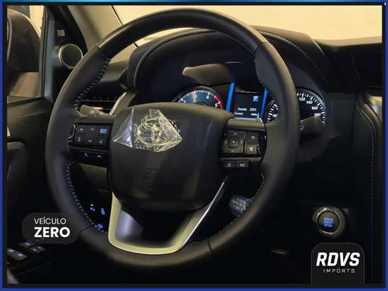 TOYOTA-HILUX SW4-2026
