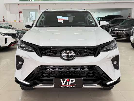 TOYOTA-HILUX SW4-2.8 D-4D TURBO DIESEL SRX PLATINUM 7L 4X4 AUTOMÁTICO TOYOTA-HILUX SW4-2025