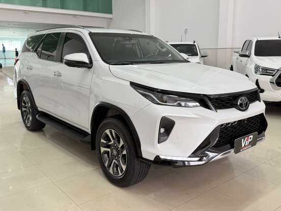 TOYOTA-HILUX SW4-2025