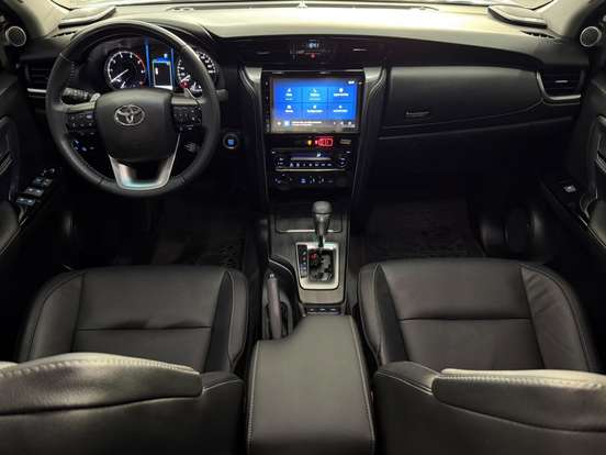 TOYOTA-HILUX SW4-2025