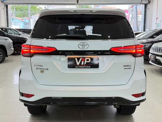 TOYOTA-HILUX SW4-2025