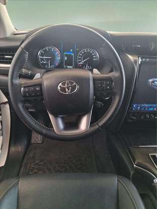 TOYOTA-HILUX SW4-2.8 D-4D TURBO DIESEL SRX PLATINUM 7L 4X4 AUTOMÁTICO TOYOTA-HILUX SW4-2025