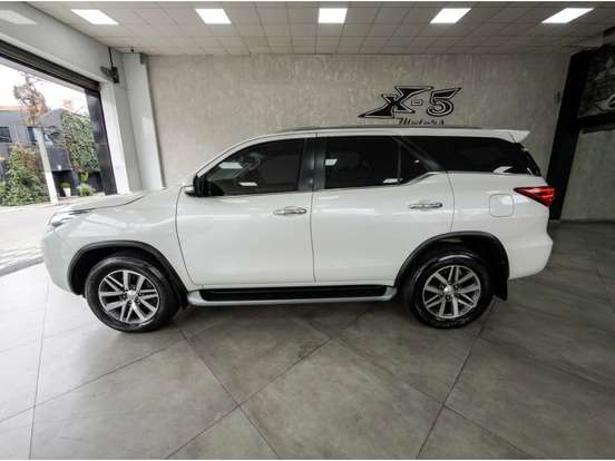 TOYOTA-HILUX SW4-2016