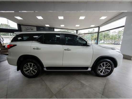TOYOTA-HILUX SW4-2016