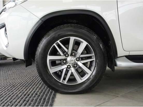 TOYOTA-HILUX SW4-2016
