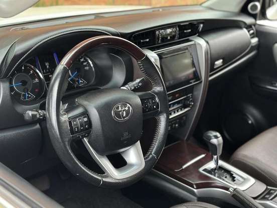 TOYOTA-HILUX SW4-2016