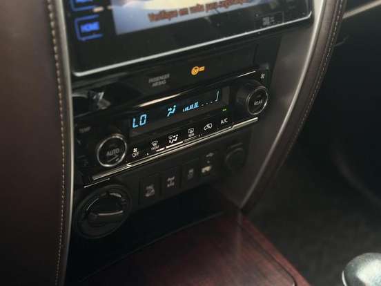 TOYOTA-HILUX SW4-2016