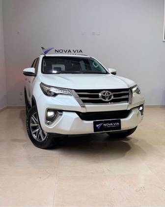 TOYOTA HILUX SW4 2.8 SRX 4X4 16V TURBO INTERCOOLER DIESEL 4P AUTOMÁTICO