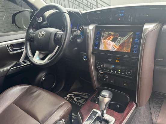TOYOTA-HILUX SW4-2018
