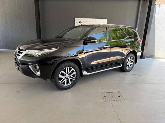 TOYOTA HILUX SW4 2.8 SRX 4X4 16V TURBO INTERCOOLER DIESEL 4P AUTOMÁTICO
