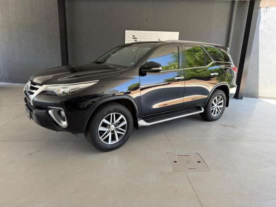 TOYOTA-HILUX SW4-2.8 SRX 4X4 16V TURBO INTERCOOLER DIESEL 4P AUTOMÁTICO TOYOTA-HILUX SW4-2017