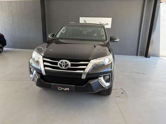 TOYOTA-HILUX SW4-2.8 SRX 4X4 16V TURBO INTERCOOLER DIESEL 4P AUTOMÁTICO TOYOTA-HILUX SW4-2017