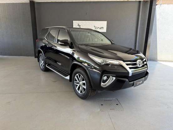 TOYOTA-HILUX SW4-2.8 SRX 4X4 16V TURBO INTERCOOLER DIESEL 4P AUTOMÁTICO TOYOTA-HILUX SW4-2017