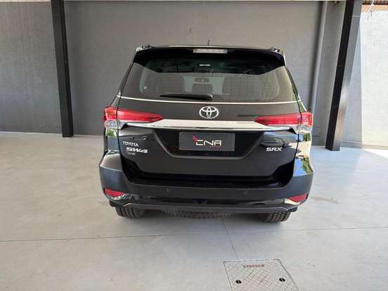 TOYOTA-HILUX SW4-2.8 SRX 4X4 16V TURBO INTERCOOLER DIESEL 4P AUTOMÁTICO TOYOTA-HILUX SW4-2017