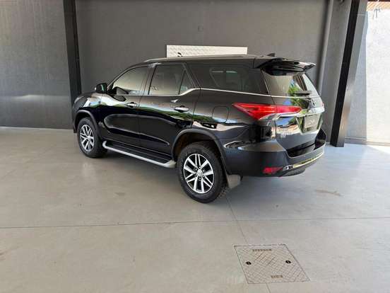 TOYOTA-HILUX SW4-2017