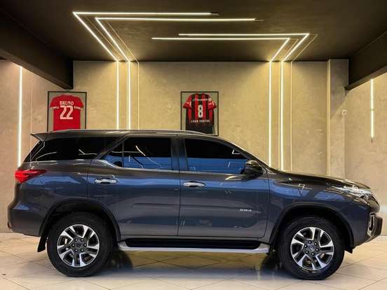 TOYOTA-HILUX SW4-2020