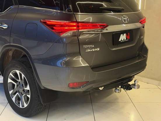 TOYOTA-HILUX SW4-2020