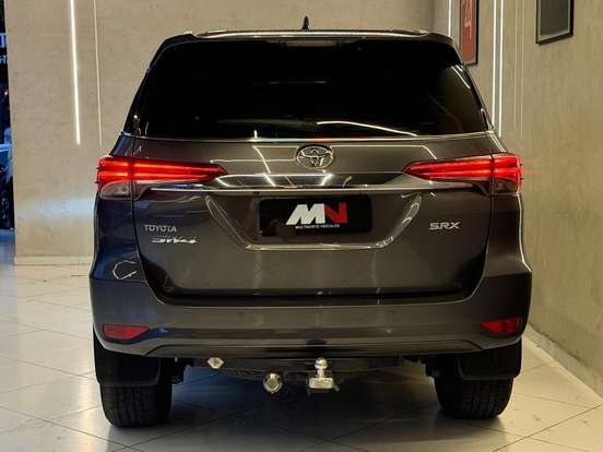 TOYOTA-HILUX SW4-2020