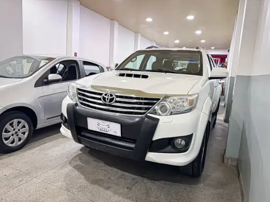 TOYOTA-HILUX SW4-3.0 SRV 4X4 7 LUGARES 16V TURBO INTERCOOLER DIESEL 4P AUTOMÁTICO TOYOTA-HILUX SW4-2015
