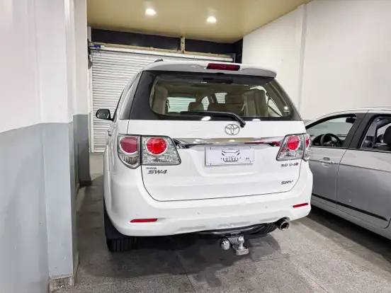 TOYOTA-HILUX SW4-2015