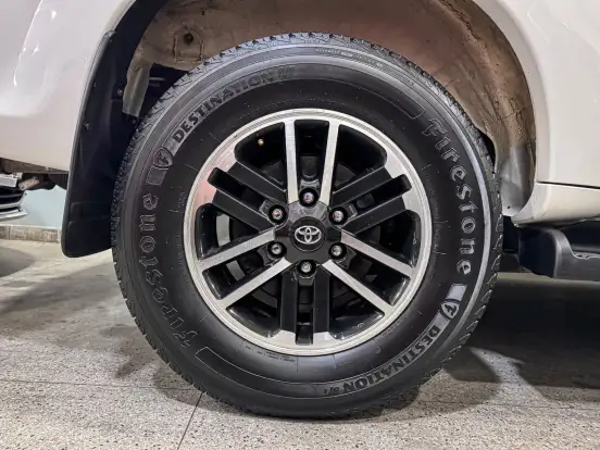 TOYOTA-HILUX SW4-2015
