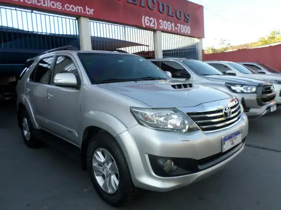 TOYOTA-HILUX SW4-3.0 SRV 4X4 7 LUGARES 16V TURBO INTERCOOLER DIESEL 4P AUTOMÁTICO TOYOTA-HILUX SW4-2014
