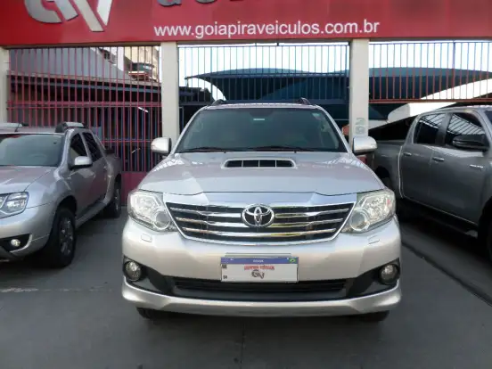 TOYOTA-HILUX SW4-3.0 SRV 4X4 7 LUGARES 16V TURBO INTERCOOLER DIESEL 4P AUTOMÁTICO TOYOTA-HILUX SW4-2014