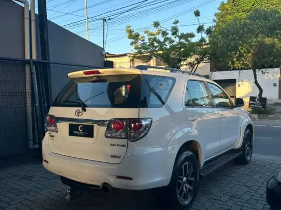TOYOTA-HILUX SW4-3.0 SRV 4X4 7 LUGARES 16V TURBO INTERCOOLER DIESEL 4P AUTOMÁTICO TOYOTA-HILUX SW4-2013