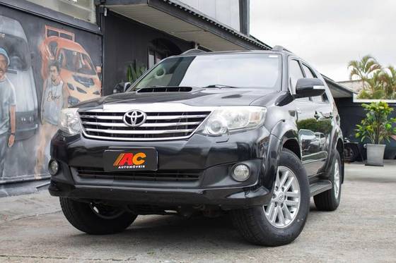 TOYOTA HILUX SW4 3.0 SR 4X4 16V TURBO INTERCOOLER DIESEL 4P AUTOMÁTICO