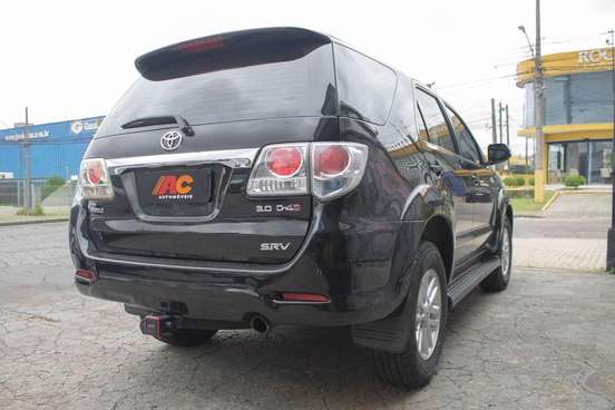 TOYOTA-HILUX SW4-2012
