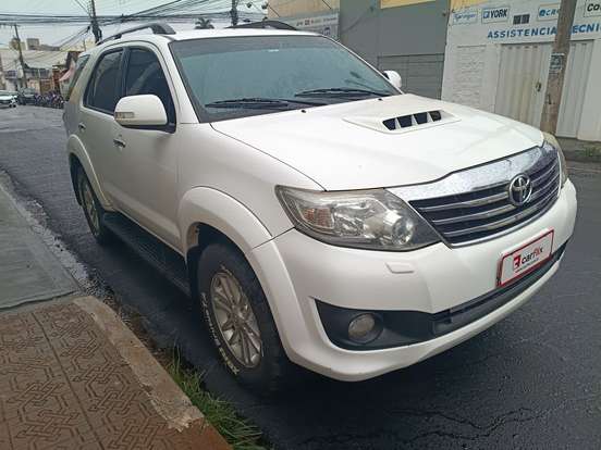 TOYOTA-HILUX SW4-3.0 SRV 4X4 16V TURBO INTERCOOLER DIESEL 4P AUTOMÁTICO TOYOTA-HILUX SW4-2014